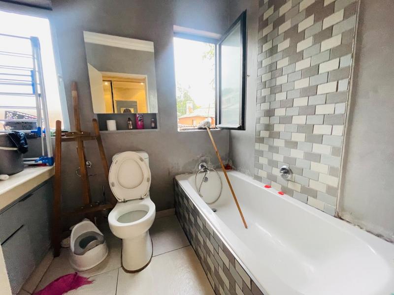 6 Bedroom Property for Sale in Orange Grove Eastern Cape